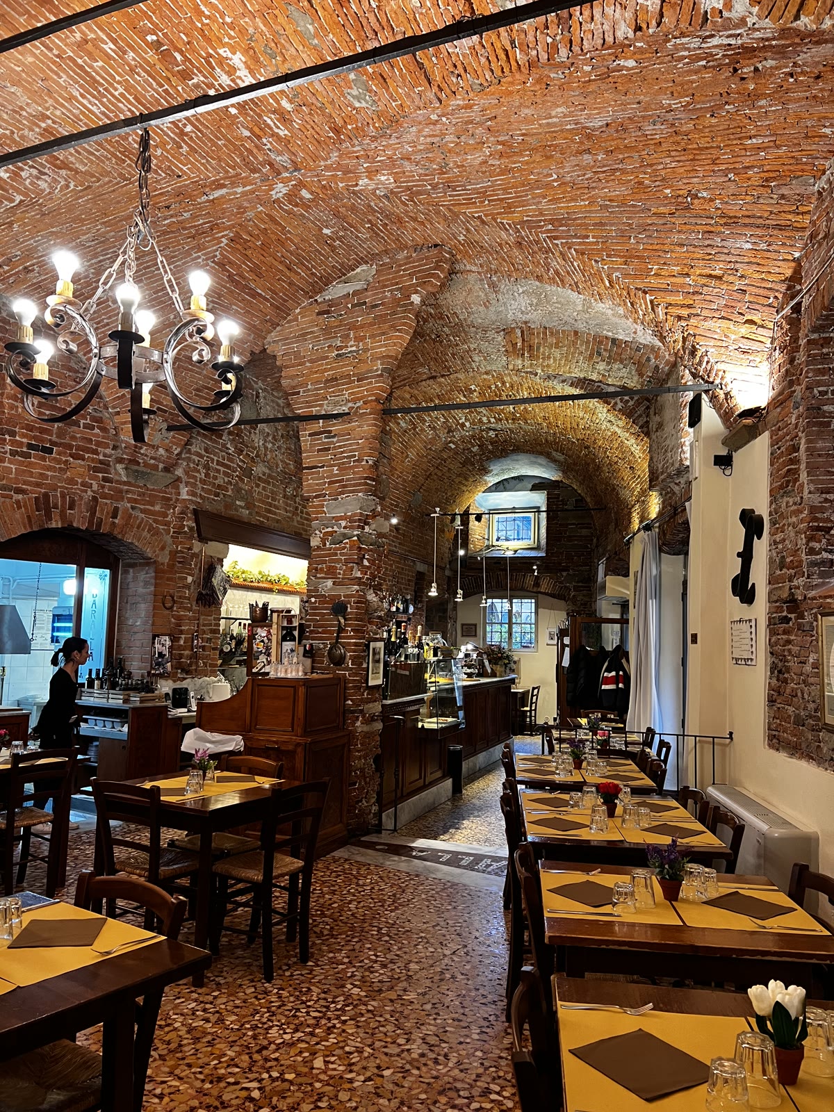 Vaulted brick dining room at Osteria Baralla in Lucca, Italy